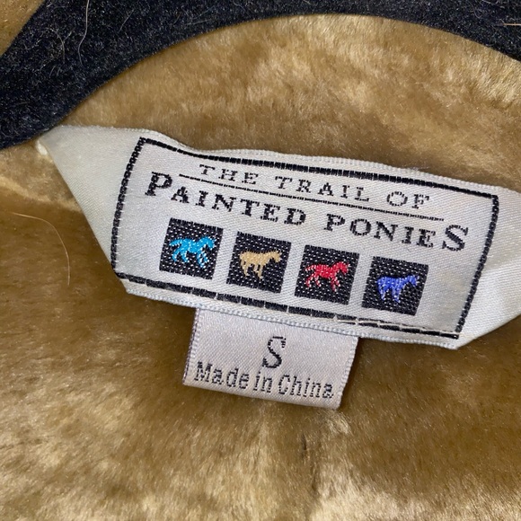 Elegant Faux Suede and Fur Jacket with Horse Motif - Picture 2 of 9